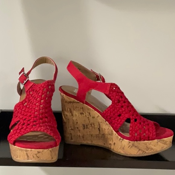 SO Shoes - 👡 SO Red Wedge Sandals NWB